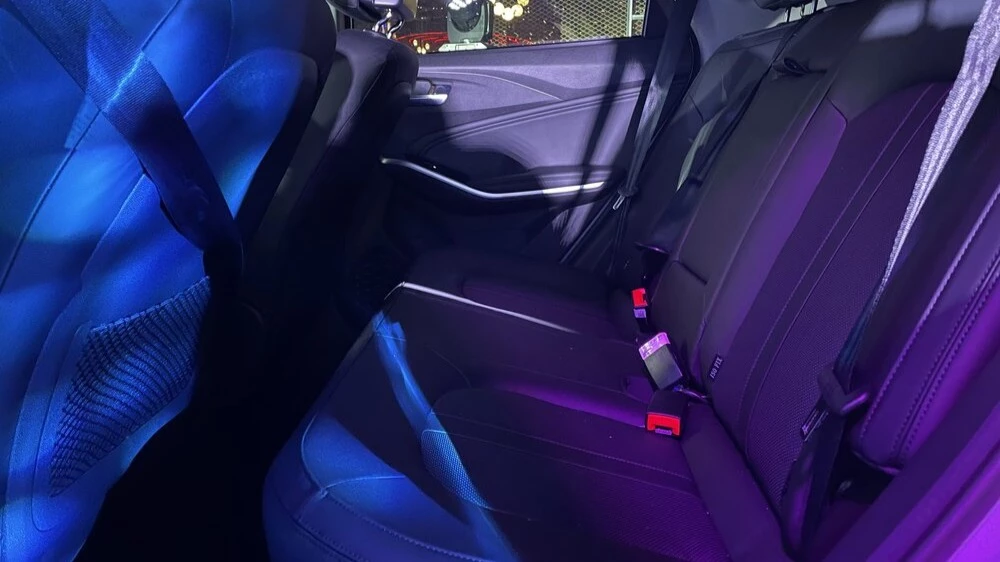 JAC JS5 в Казахстане презентация салон интерьер второй ряд