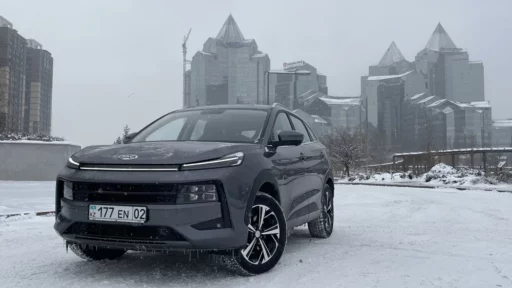 JAC JS6 тест в Казахстане сбоку спереди