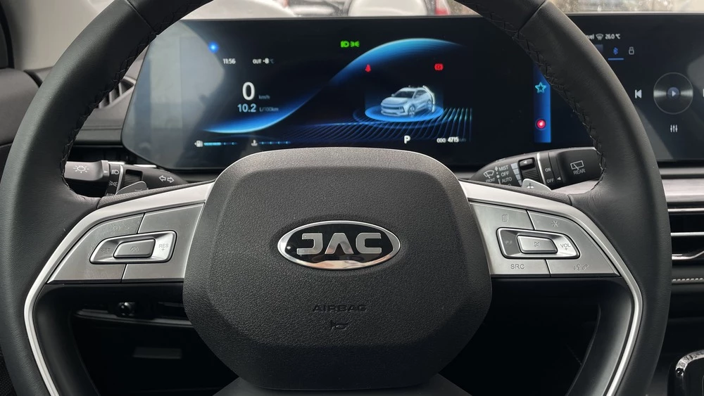 JAC JS6 тест в Казахстане салон интерьер приборная панель