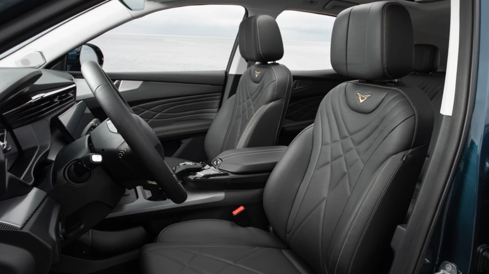 Kaiyi X7 Kunlun салон интерьер первый ряд сиденья