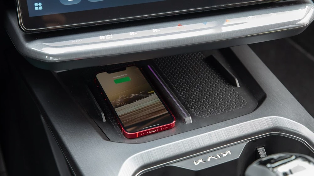 Kaiyi X7 Kunlun салон интерьер зарядка телефона