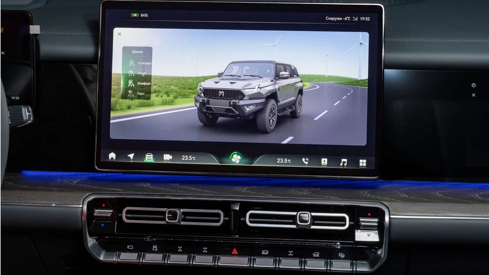 Гибридный внедорожник M-Hero I салон интерьер второй ряд