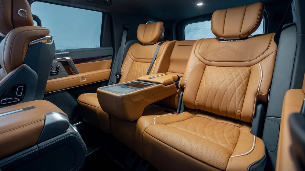 Гибридный внедорожник M-Hero I салон интерьер второй ряд