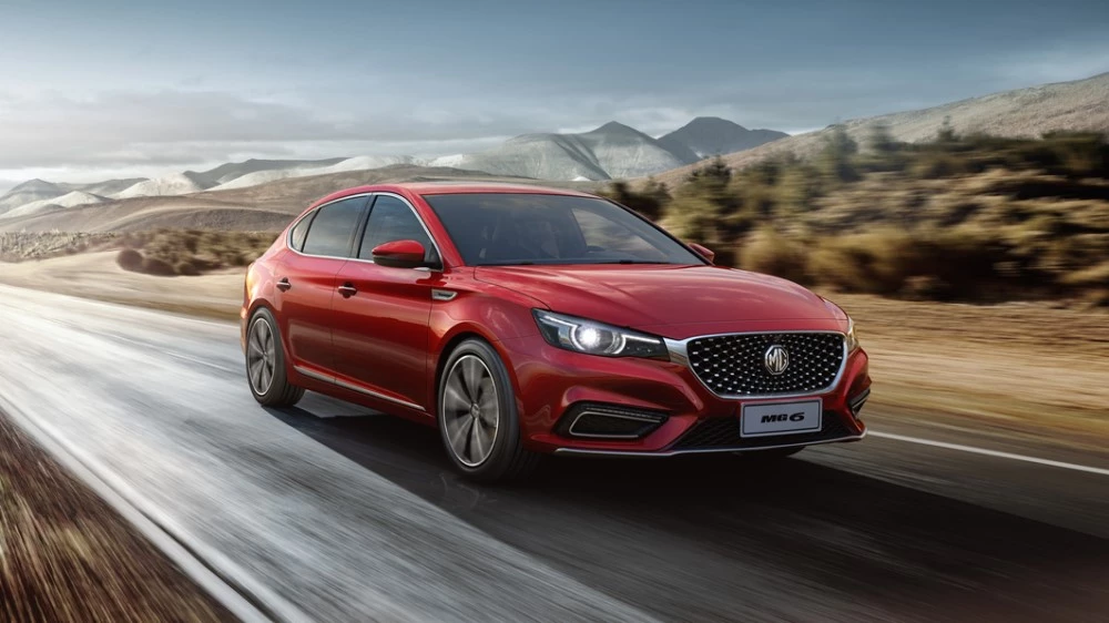 Седан MG6 сбоку спереди