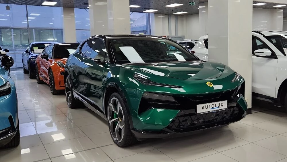 Lotus Eletre Автоцентр Москва Тянья сбоку спереди