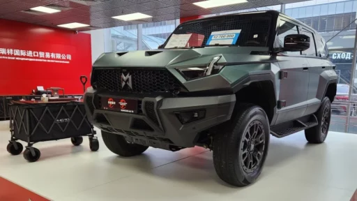 Menghi M-Hero 917 в автоцентре «Москва-Тянья» сбоку спереди купить новый цена