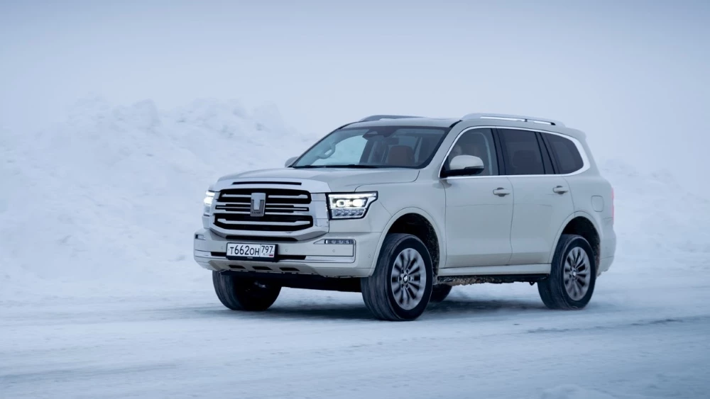 Tank 500 Urban спереди сбоку в динамике