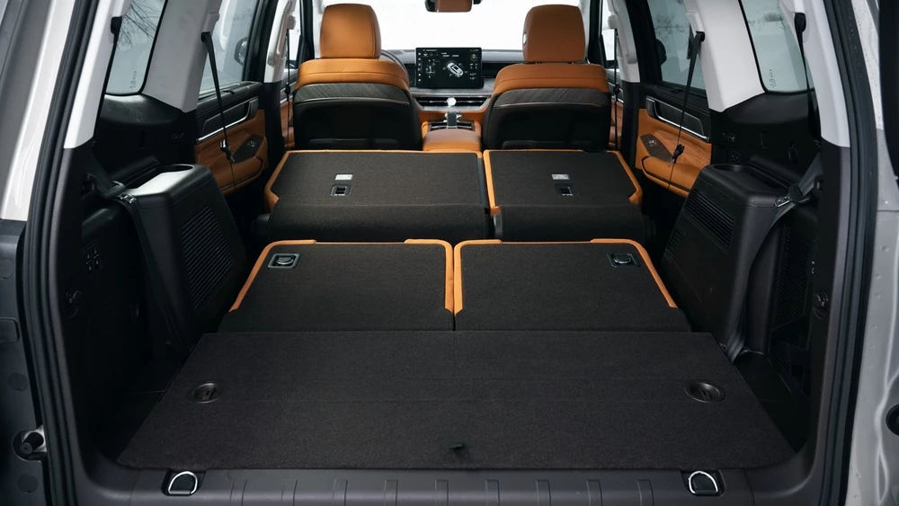 Tank 500 Urban салон интерьер сложенный пол второй ряд