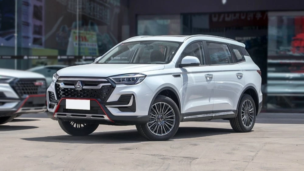 VGV U70 Pro сбоку спереди