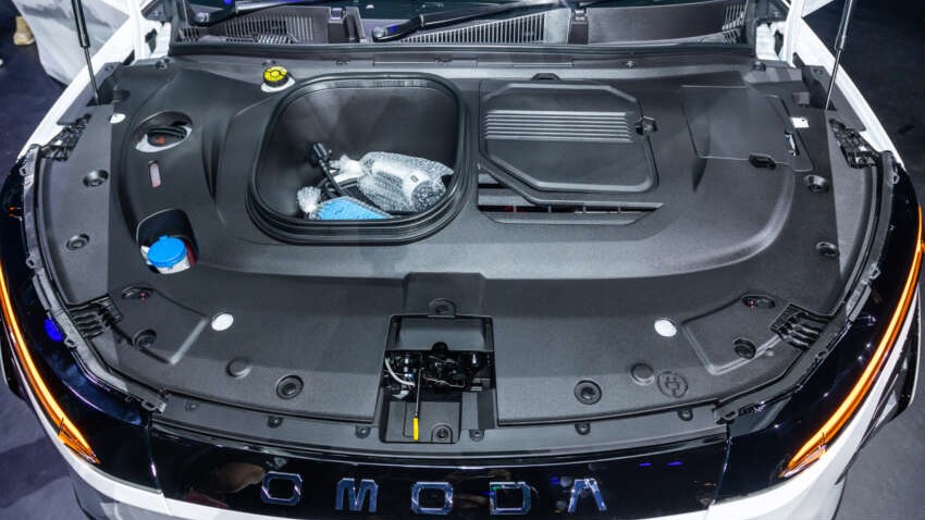Электрический кроссовер Omoda E5 в Малайзии двигатель мотор капот