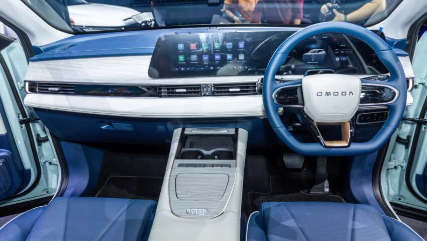 Электрический кроссовер Omoda E5 в Малайзии салон интерьер