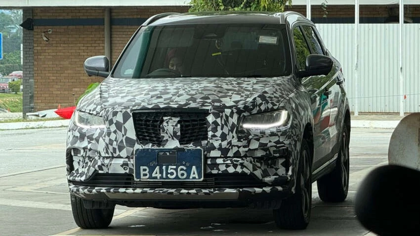 Кроссовер Proton X70 FL спереди