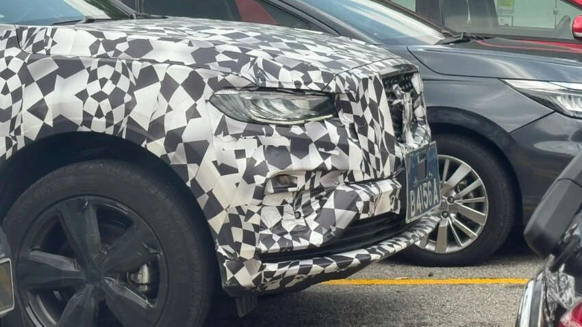 Кроссовер Proton X70 FL сбоку