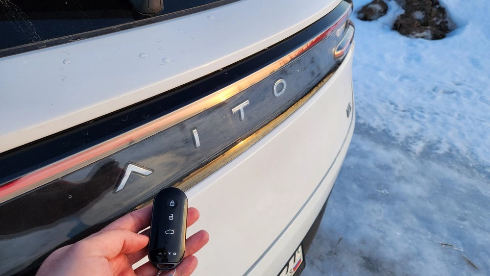 Aito M5 сзади логотип ключ