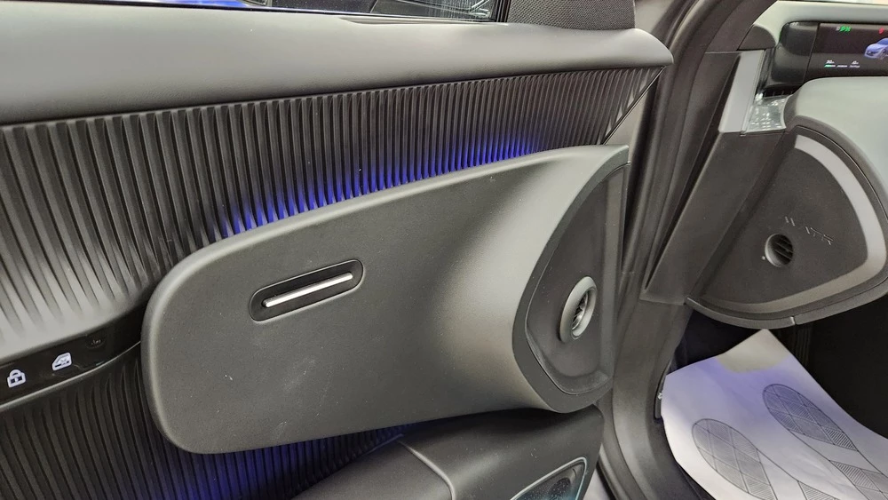 avatr 12 в России салон интерьер дверные карты