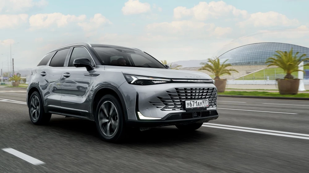 BAIC X75 спереди сбоку в динамике цены