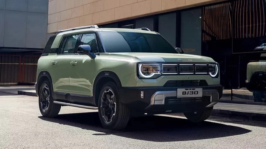Кроссовер BAIC BJ30 нового поколения сбоку спереди