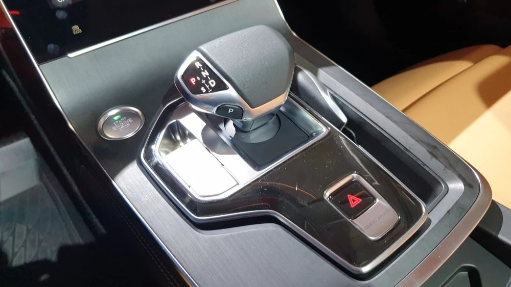 BAIC X75 презентация салон интерьер тоннель селектор