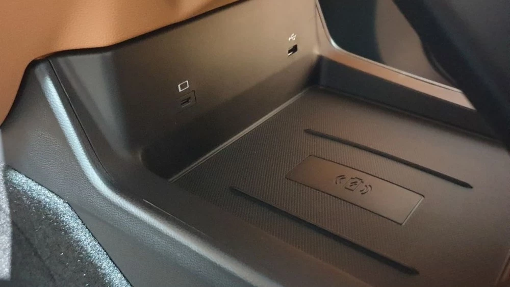 BAIC X75 презентация салон интерьер тоннель USB