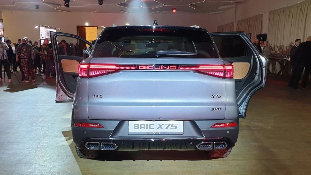 BAIC X75 презентация сзади
