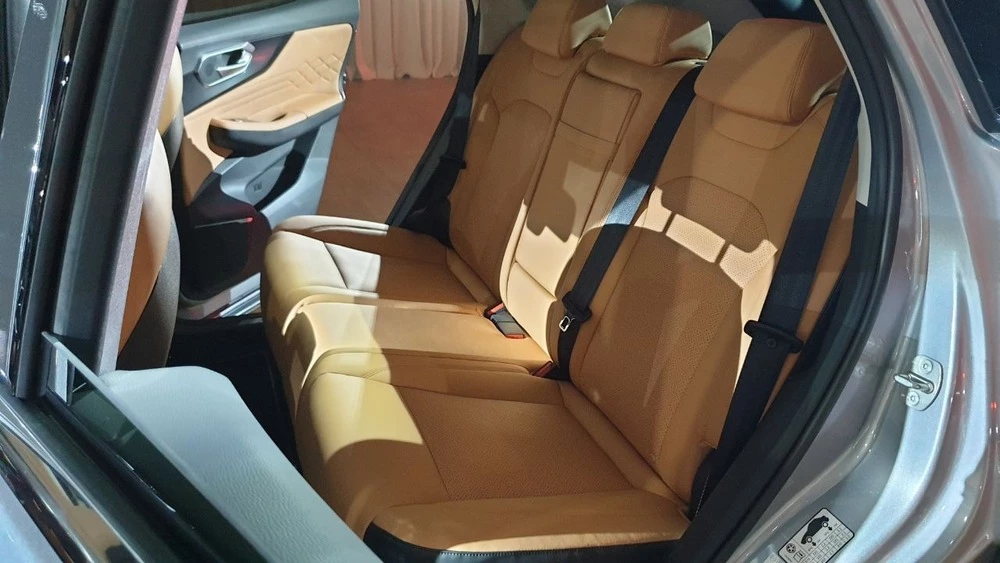 BAIC X75 презентация салон интерьер второй ряд сиденья