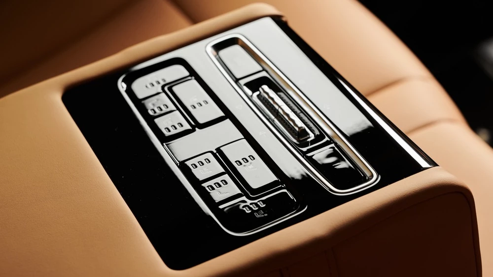 BAIC X75 тест салон интерьер сиденья второй ряд подлокотник