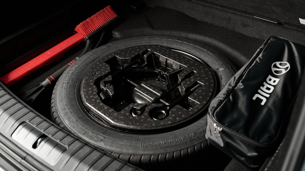 BAIC X75 тест салон интерьер багажник запасное колесо