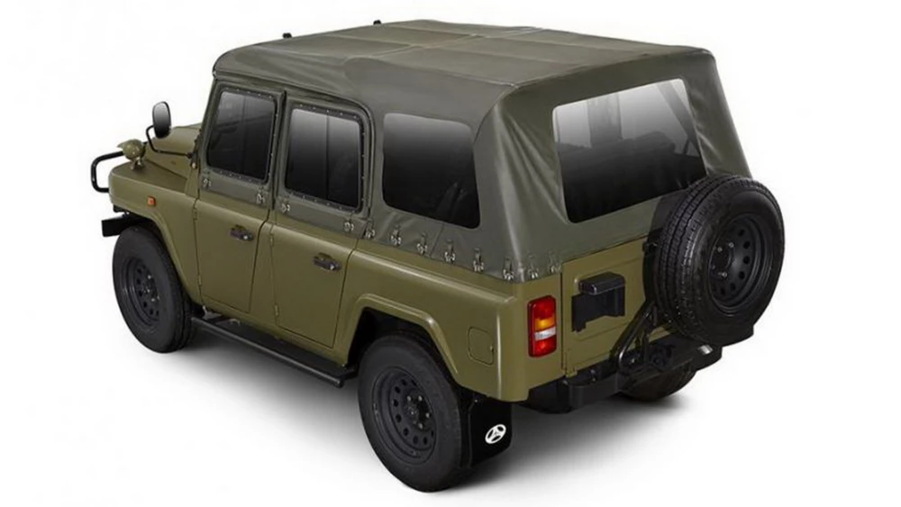 Внедорожник BAW BJ2020 сбоку сзади