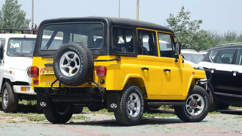 Внедорожник BAW BJ2023 сбоку сзади
