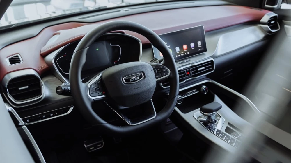 Belgee X50 Geely бизнес кар дилер в автосалоне салон интерьер