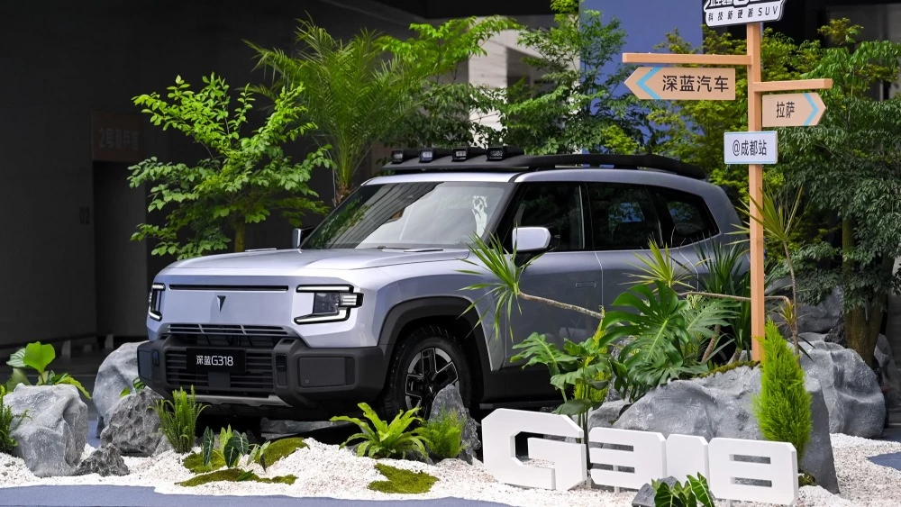 Changan Deepal G318 сбоку спереди презентация