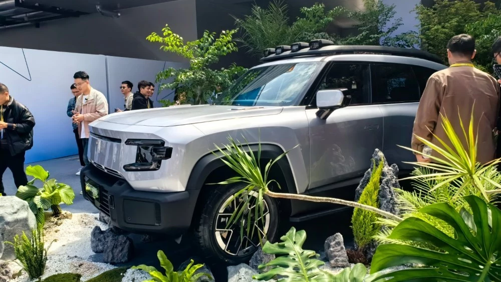 Changan Deepal G318 сбоку спереди презентация