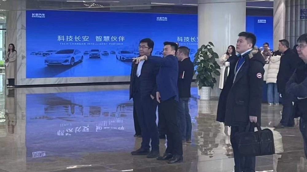 Глава марки HiPhi Дин Лэй в штаб-квартире компании Changan