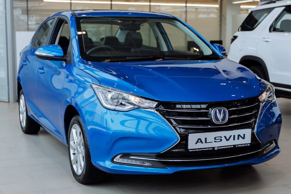 changan alsvin измайлово у дилера в автосалоне сбоку сзади