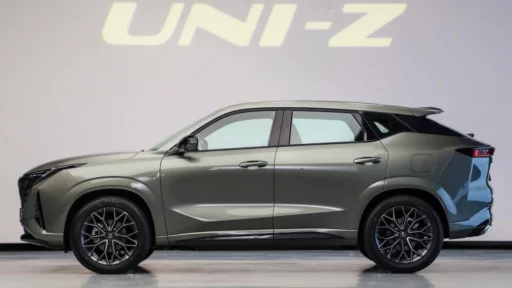 Кроссовер Changan Uni-Z сбоку