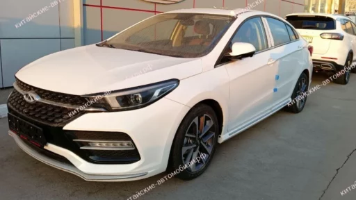 Седан Chery Arrizo GX в России Москве сбоку спереди