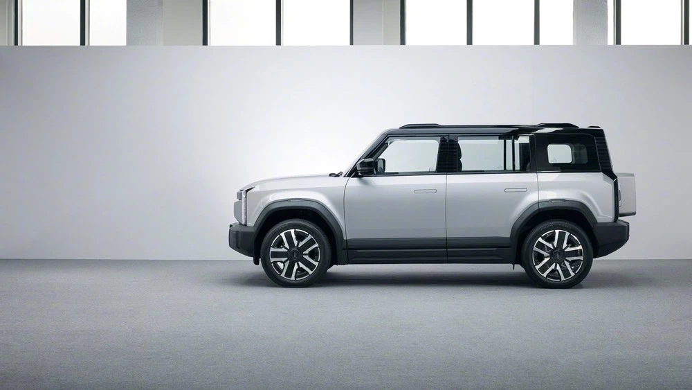 Полноприводный кроссовер Chery iCar 03 вышел на рынок. Он может пополнить линейку eQ Chery iCar 03 сбоку