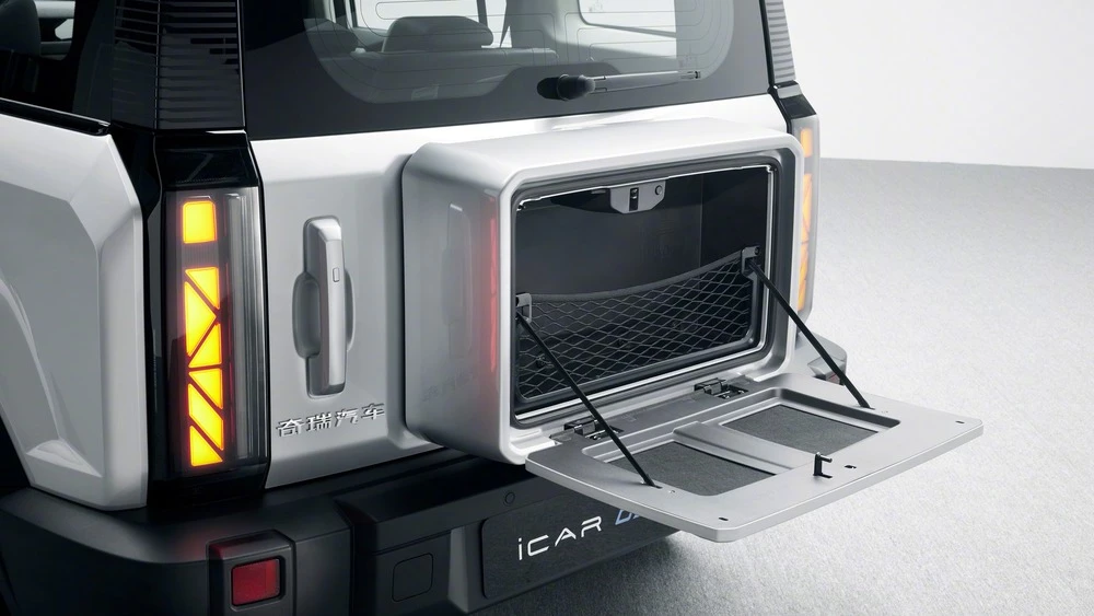 Chery iCar 03 сзади бокс