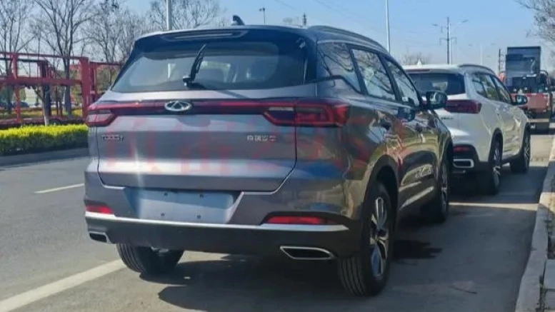 Обновленный кроссовер Chery Tiggo 7 Pro сбоку сзади