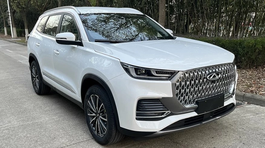 Обновленный кроссовер Chery Tiggo 8 сбоку спереди