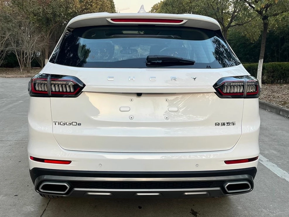 Обновленный кроссовер Chery Tiggo 8 сзади