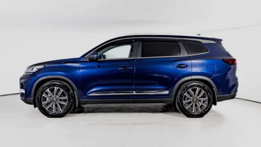 Кроссовер Chery Tiggo 8 с пробегом 200 тысяч км сбоку