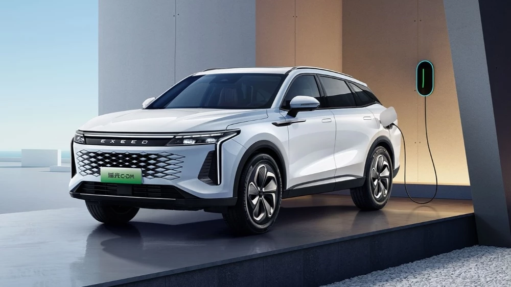 гибридный Exeed RX C-DM сбоку спереди