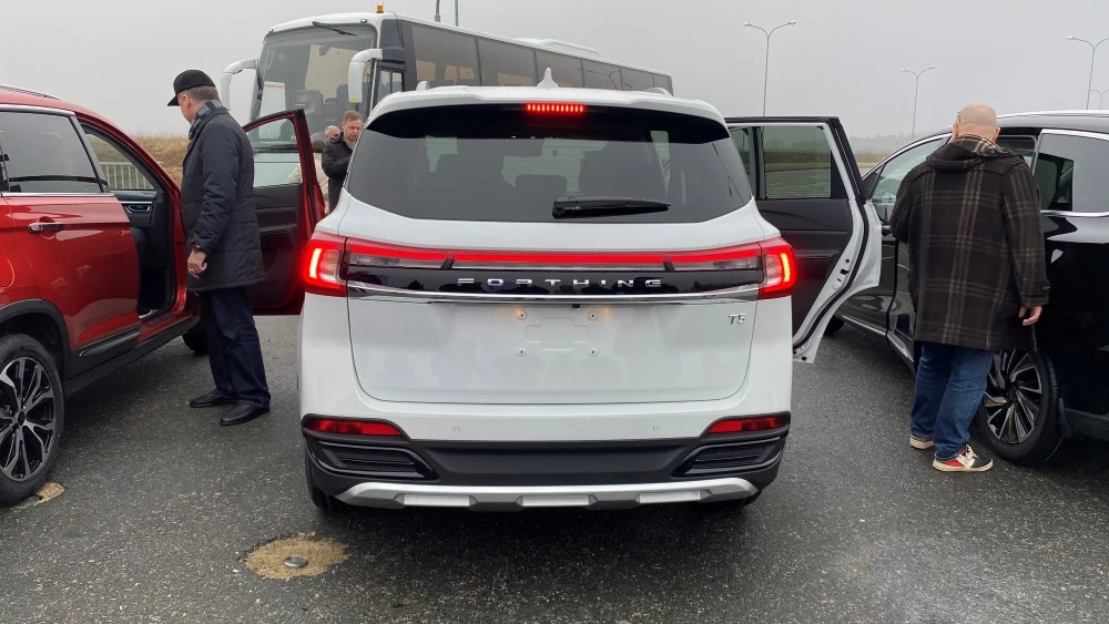 Forthing T5 сзади