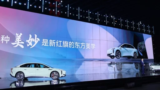 Электрический седан Hongqi EH7 презентация