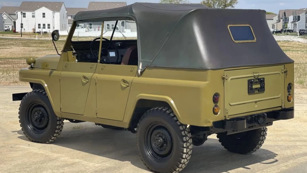 Beijing BJ212 сзади сбоку