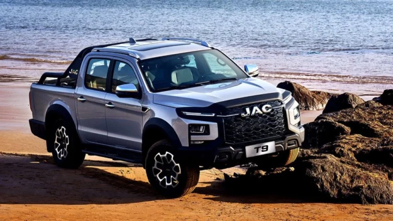 Пикап JAC T9 спереди сбоку