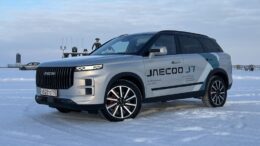 jaecoo J7 тест сбоку спереди