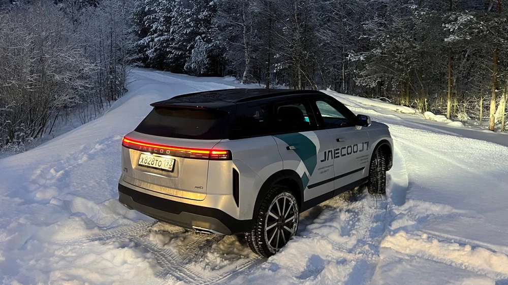 jaecoo J7 тест сбоку сзади