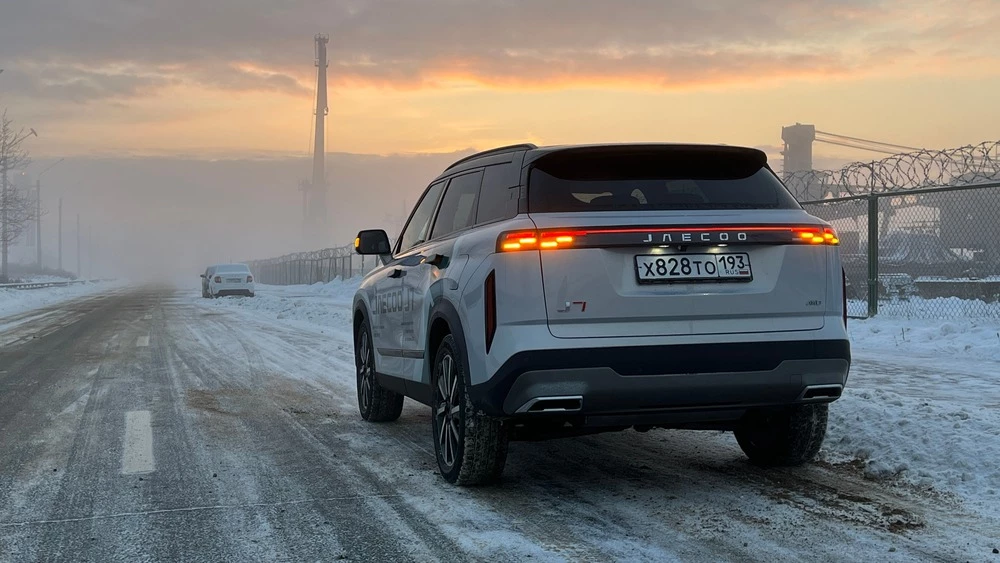 jaecoo J7 тест сбоку сзади